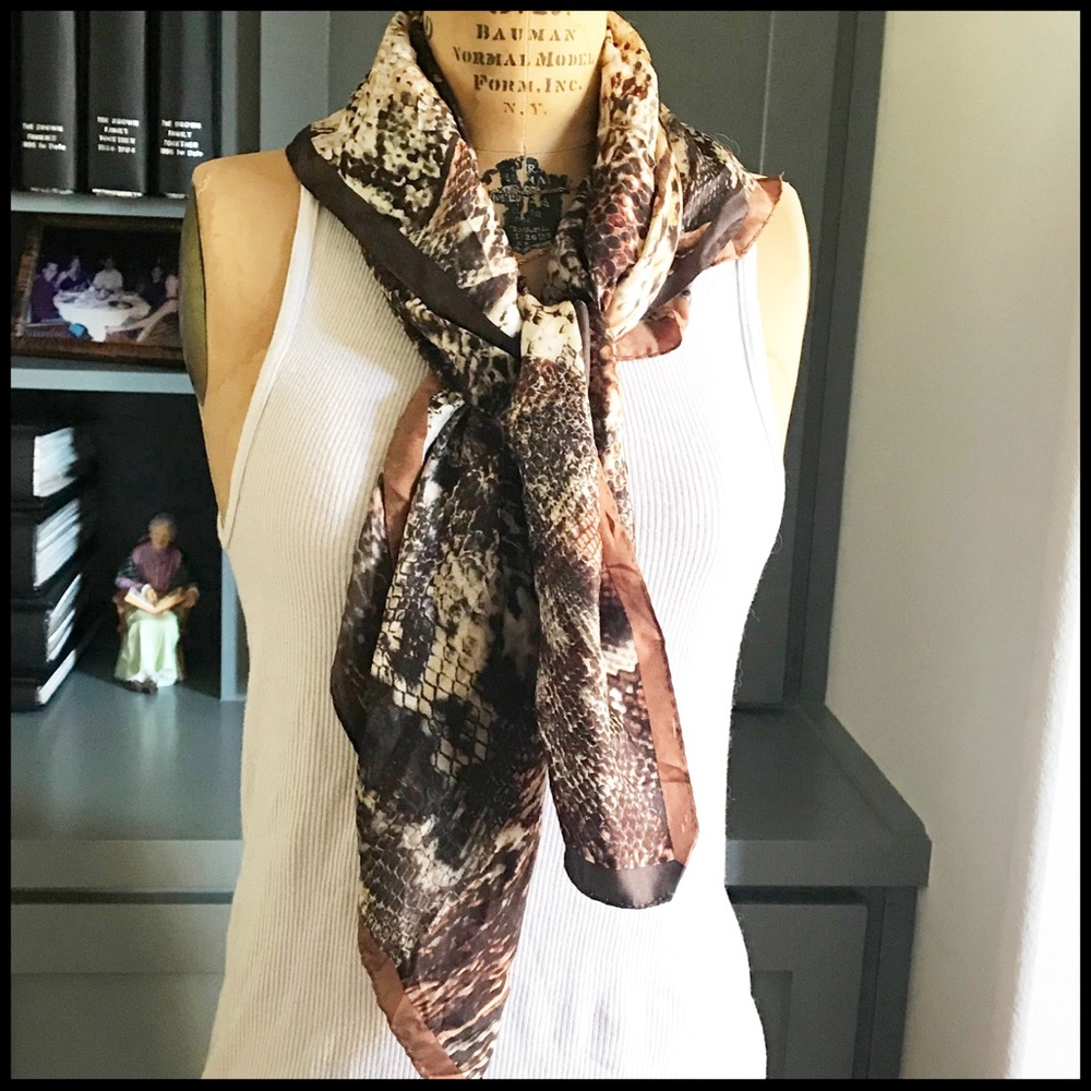 Oscar De La Renta Animal Print Scarf - Picture 2 of 10